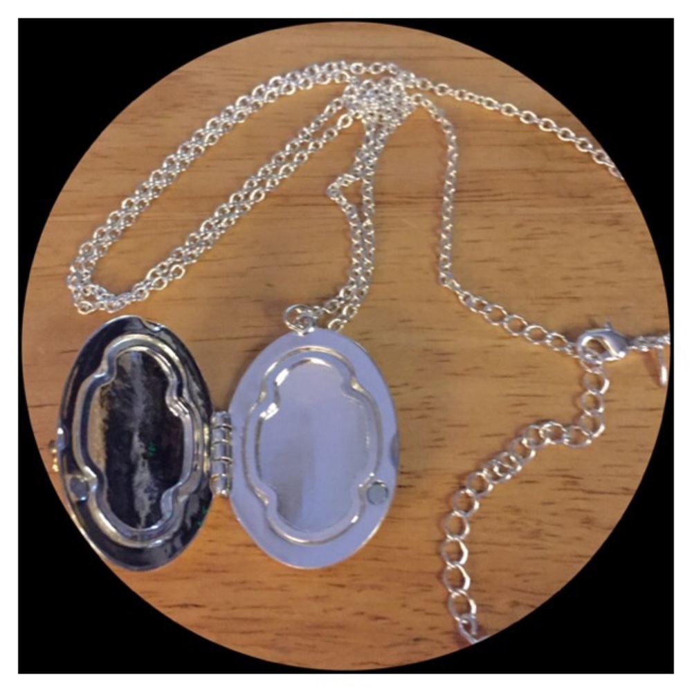 ๐Oaktree Incentive Locket - Picture 3 of 6